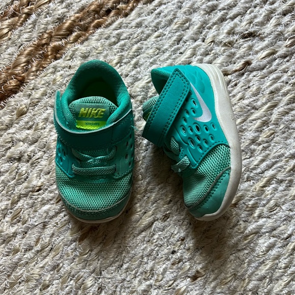 NIKE Stelos - Picture 6 of 10